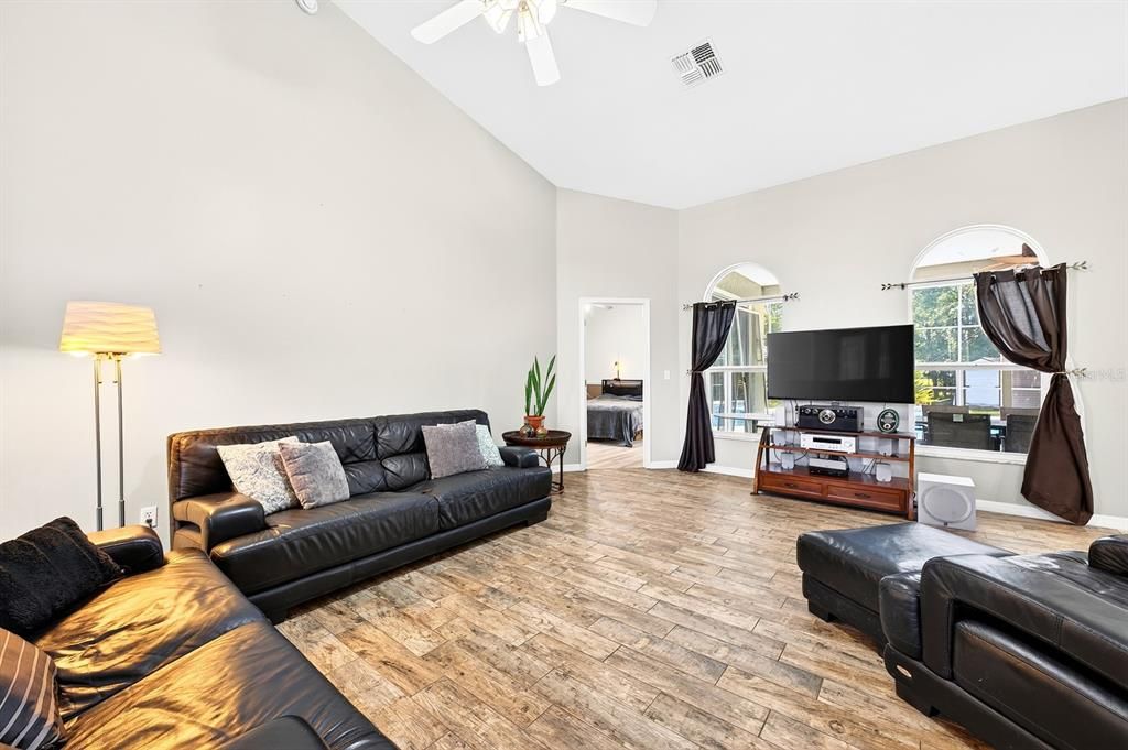 For Sale: $415,000 (5 beds, 2 baths, 2130 Square Feet)