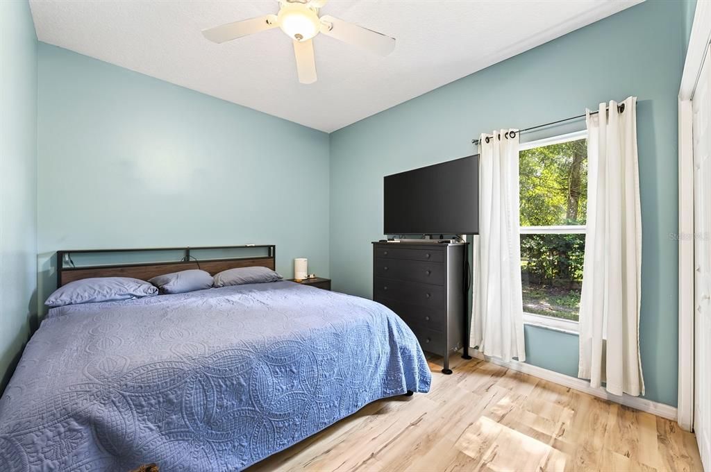For Sale: $415,000 (5 beds, 2 baths, 2130 Square Feet)