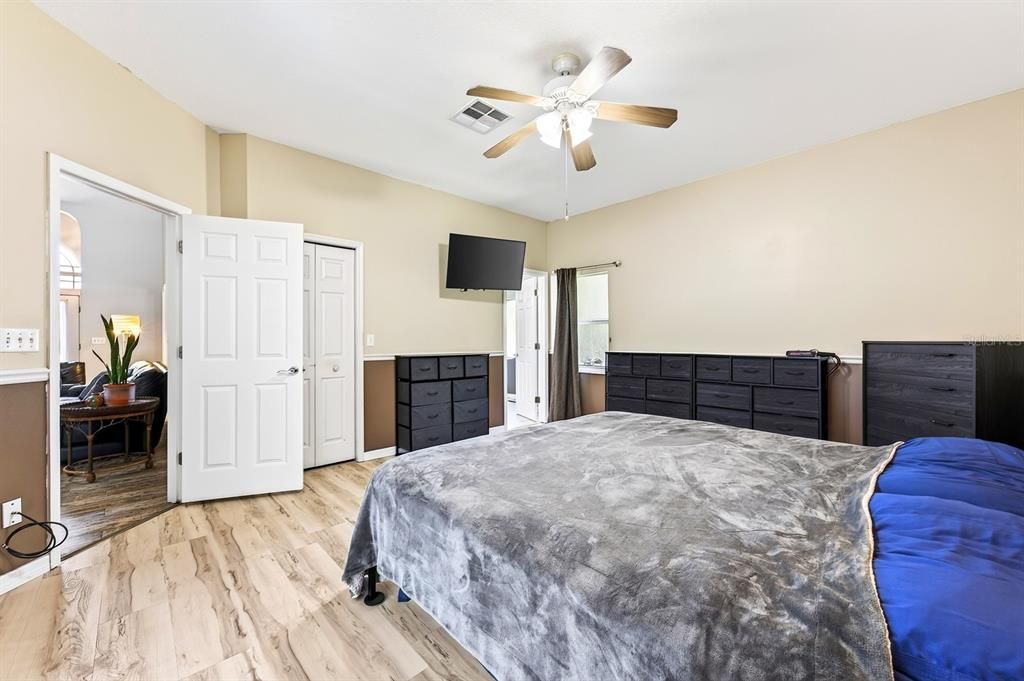 For Sale: $415,000 (5 beds, 2 baths, 2130 Square Feet)