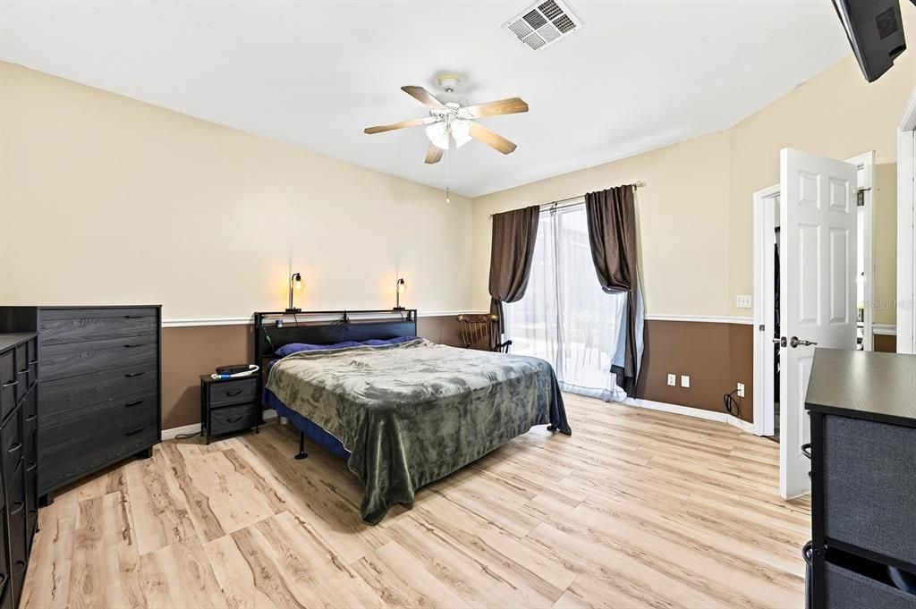 For Sale: $415,000 (5 beds, 2 baths, 2130 Square Feet)