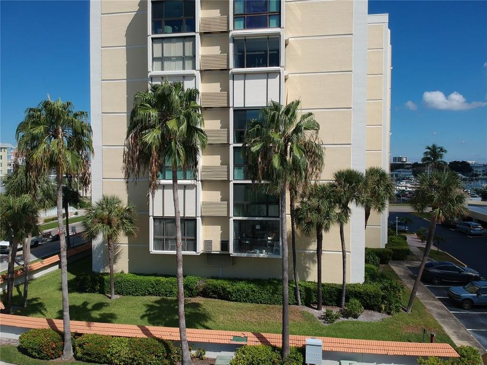 For Sale: $639,000 (2 beds, 2 baths, 1260 Square Feet)
