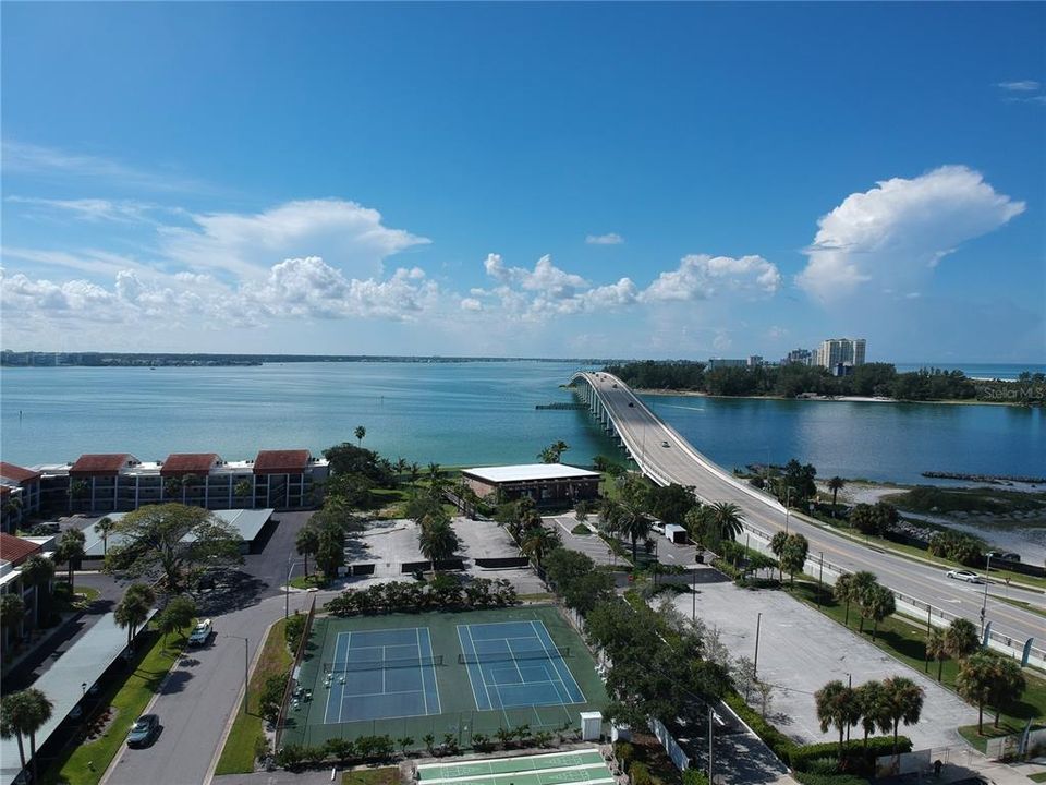 For Sale: $639,000 (2 beds, 2 baths, 1260 Square Feet)