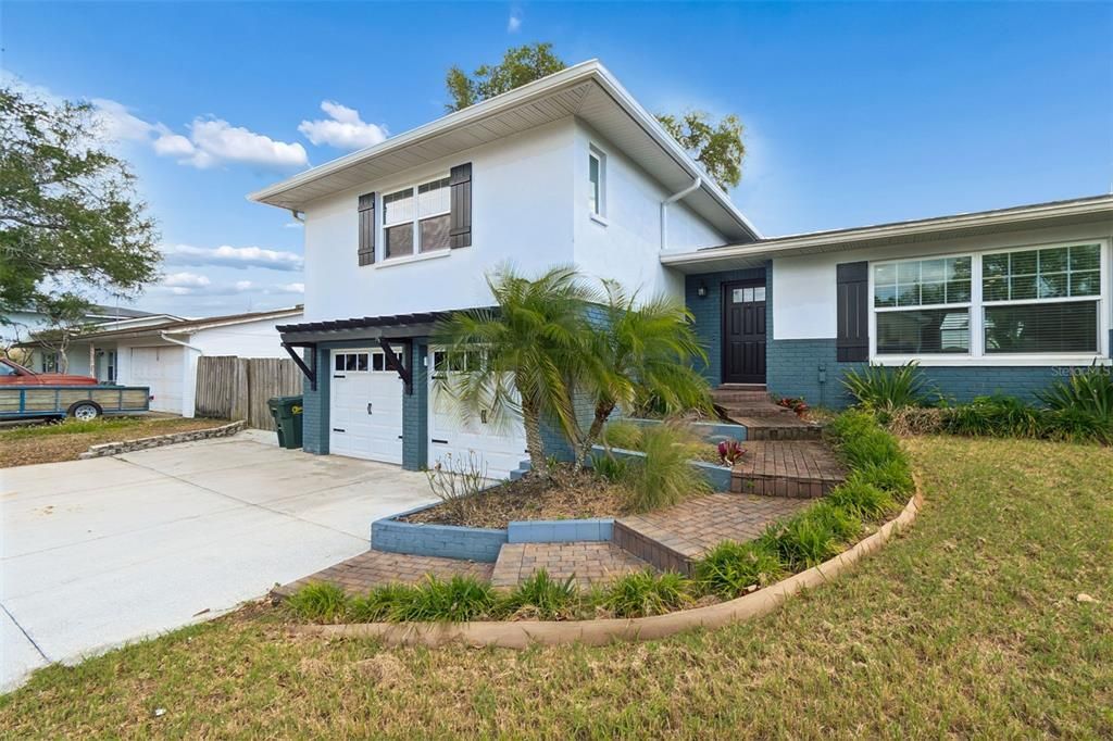For Rent: $3,500 (3 beds, 2 baths, 1703 Square Feet)