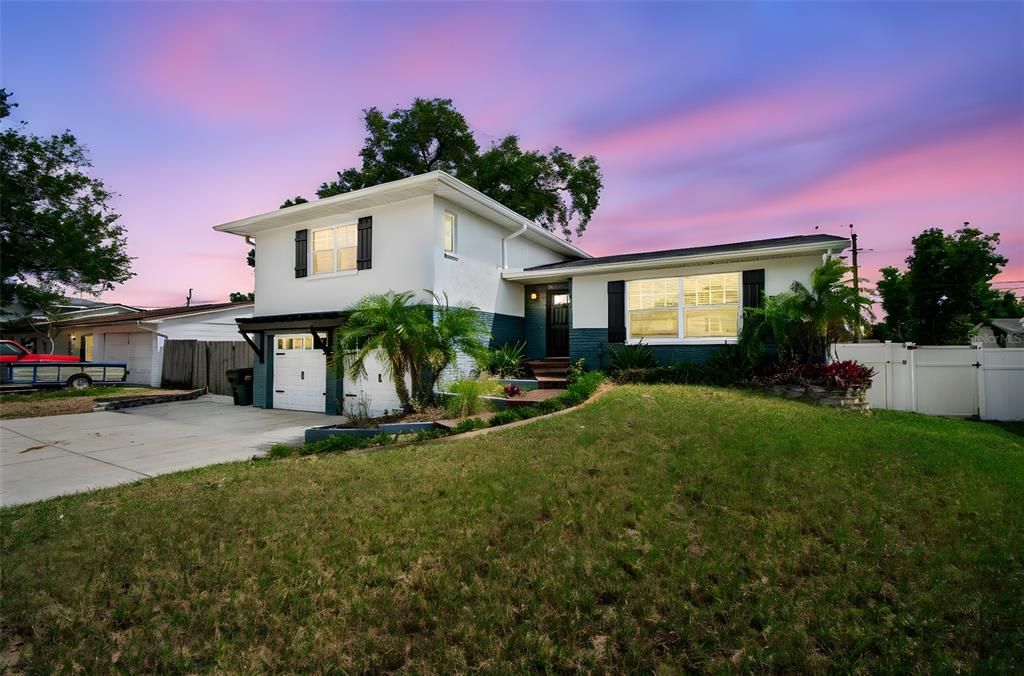 For Rent: $3,500 (3 beds, 2 baths, 1703 Square Feet)