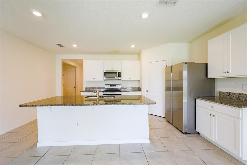 For Rent: $2,200 (4 beds, 2 baths, 1846 Square Feet)