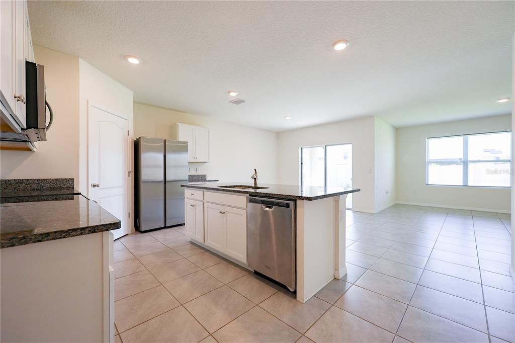 For Rent: $2,200 (4 beds, 2 baths, 1846 Square Feet)