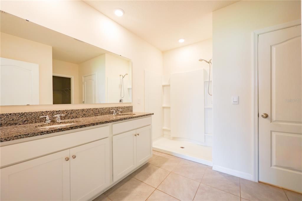 For Rent: $2,200 (4 beds, 2 baths, 1846 Square Feet)