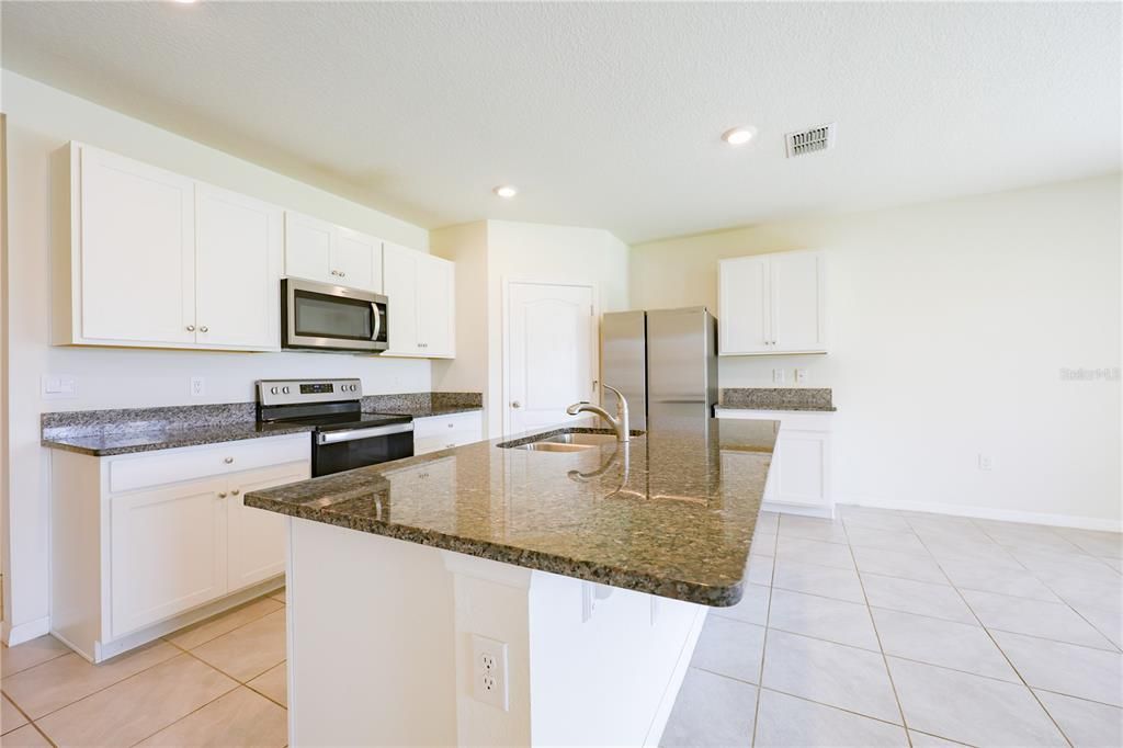 For Rent: $2,200 (4 beds, 2 baths, 1846 Square Feet)
