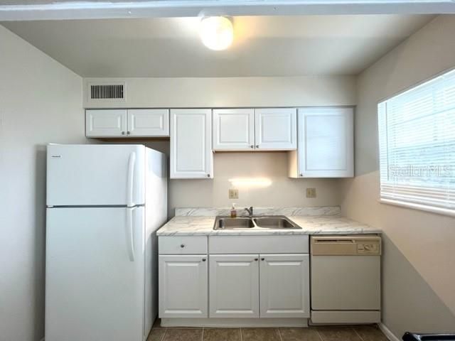 В аренду: $1,395 (2 спален, 1 ванн, 896 Квадратных фут)
