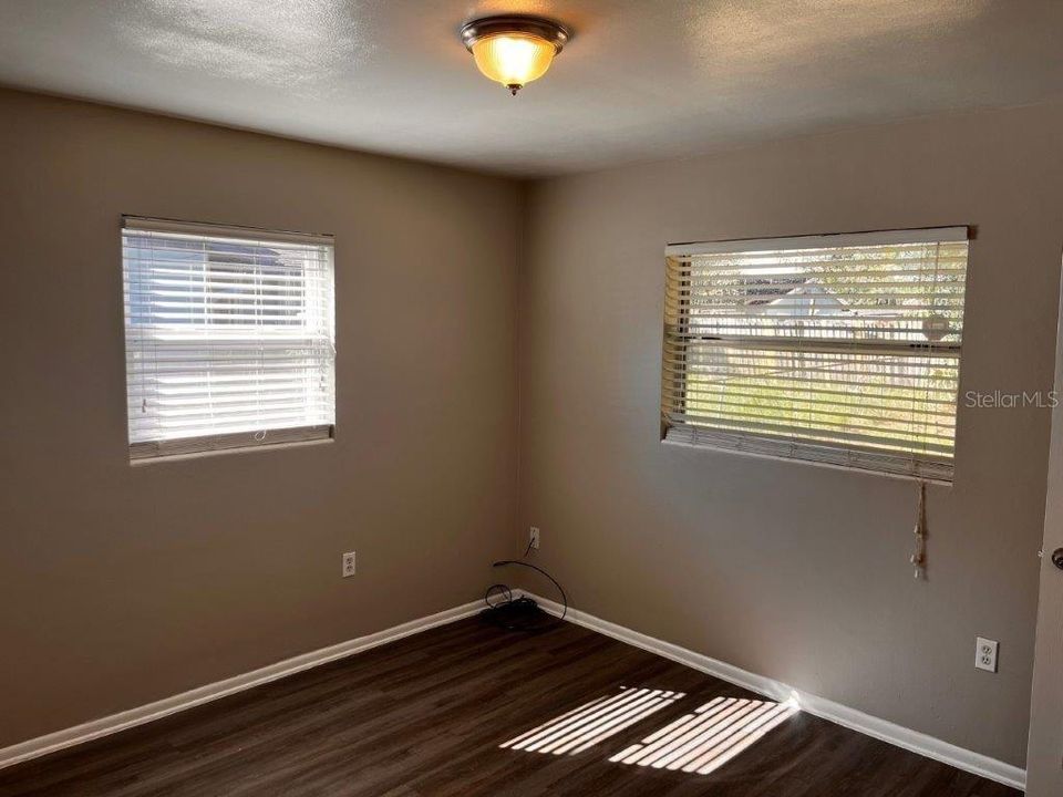 For Rent: $1,650 (3 beds, 2 baths, 1000 Square Feet)
