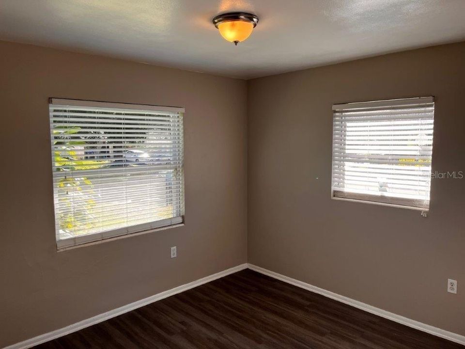 For Rent: $1,650 (3 beds, 2 baths, 1000 Square Feet)