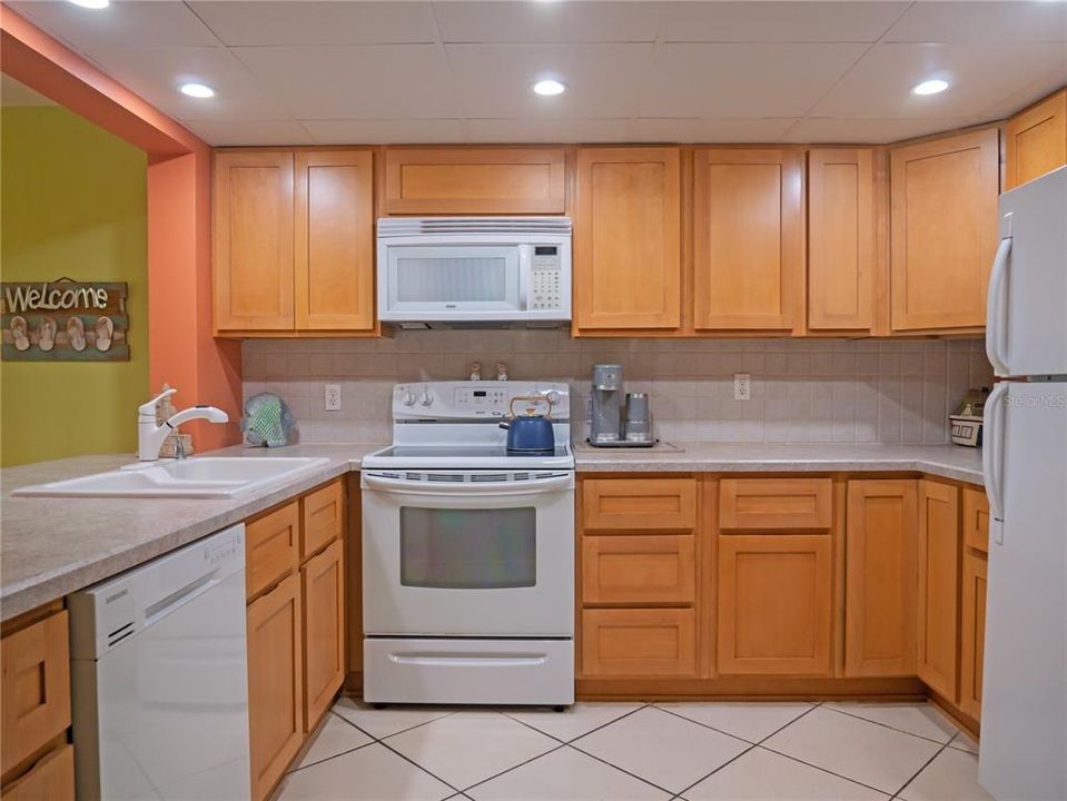 For Sale: $179,900 (2 beds, 2 baths, 1045 Square Feet)
