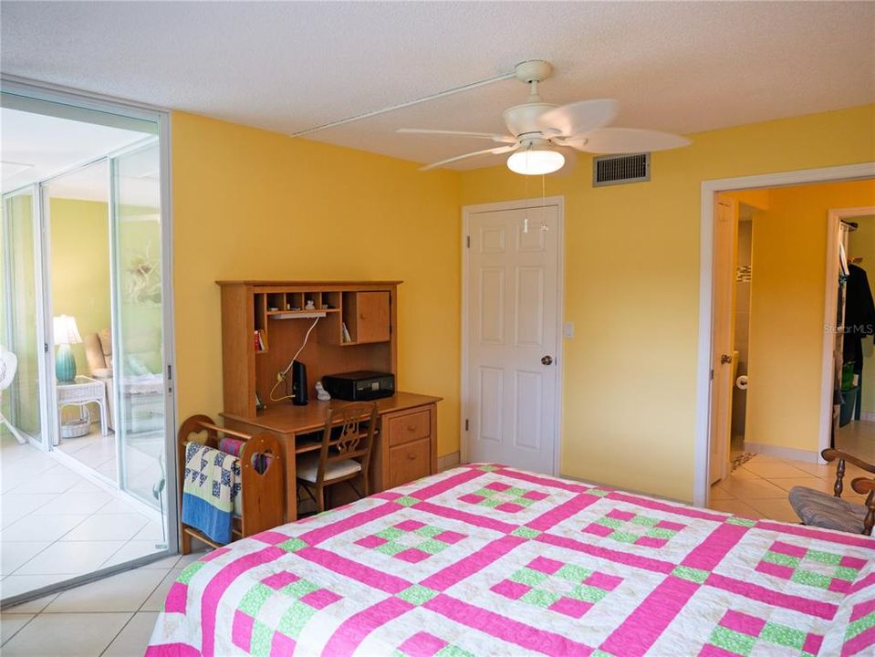 For Sale: $179,900 (2 beds, 2 baths, 1045 Square Feet)