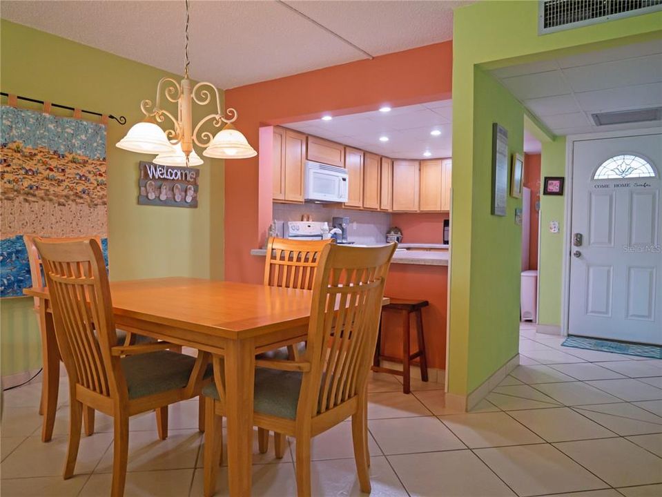 For Sale: $179,900 (2 beds, 2 baths, 1045 Square Feet)