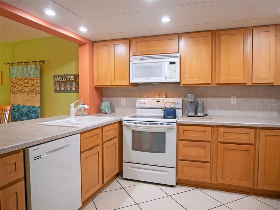For Sale: $179,900 (2 beds, 2 baths, 1045 Square Feet)