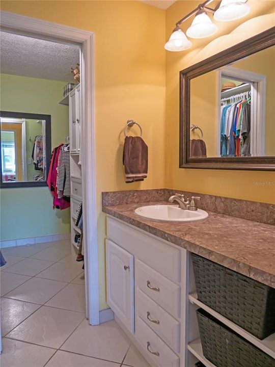 For Sale: $179,900 (2 beds, 2 baths, 1045 Square Feet)