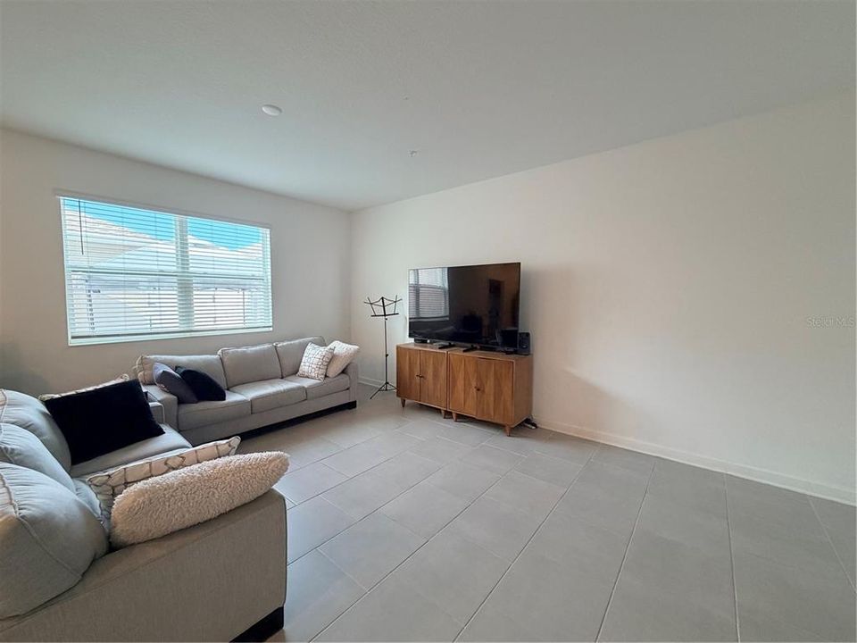 For Sale: $435,000 (4 beds, 2 baths, 1992 Square Feet)