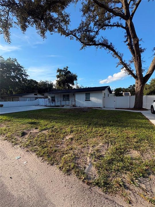 For Sale: $360,000 (4 beds, 3 baths, 1404 Square Feet)