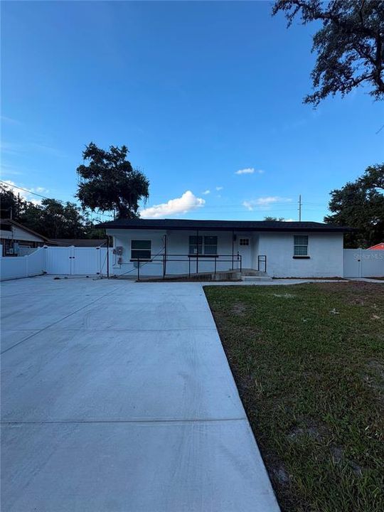 For Sale: $360,000 (4 beds, 3 baths, 1404 Square Feet)