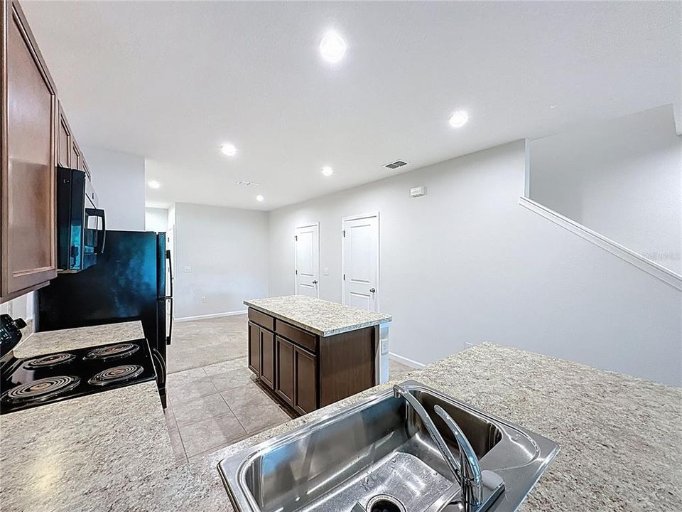 For Rent: $1,750 (3 beds, 2 baths, 1413 Square Feet)