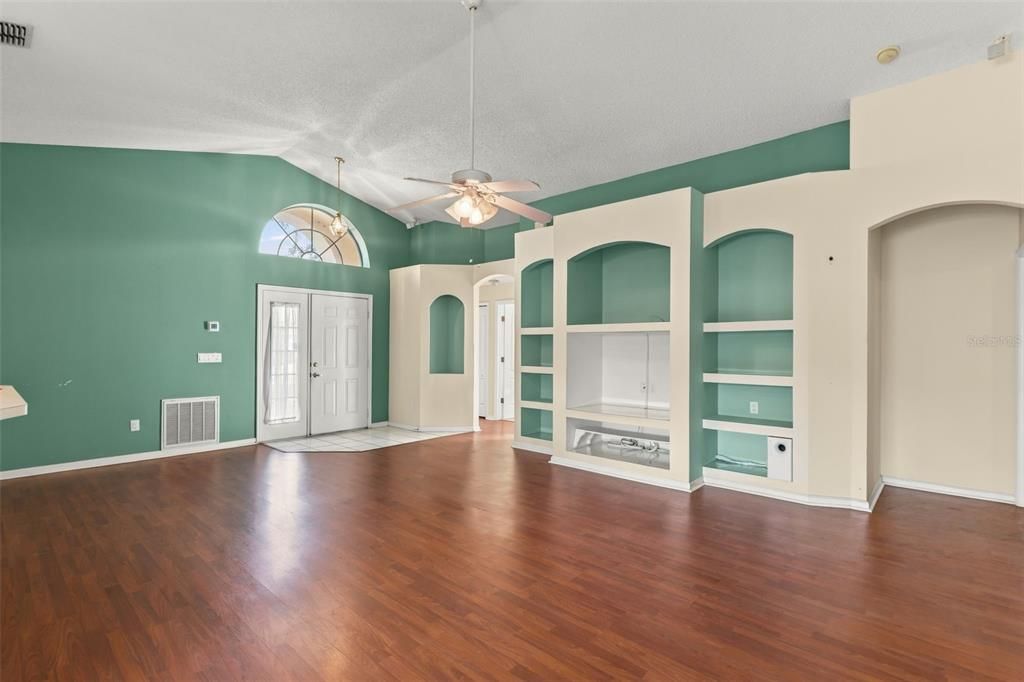For Sale: $349,900 (3 beds, 2 baths, 1481 Square Feet)