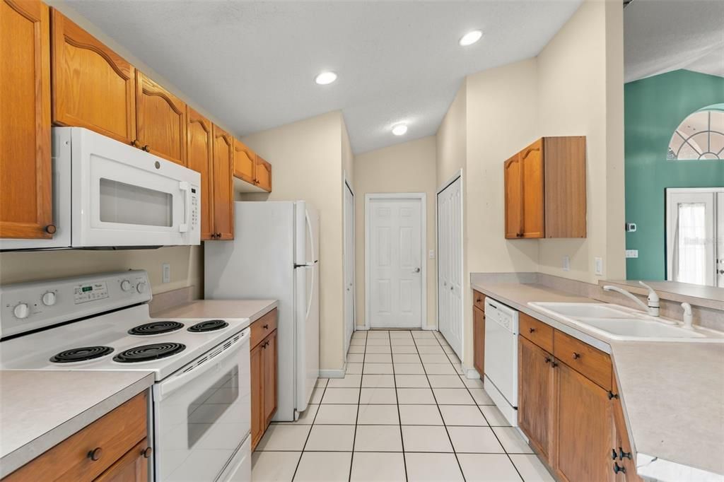 For Sale: $349,900 (3 beds, 2 baths, 1481 Square Feet)