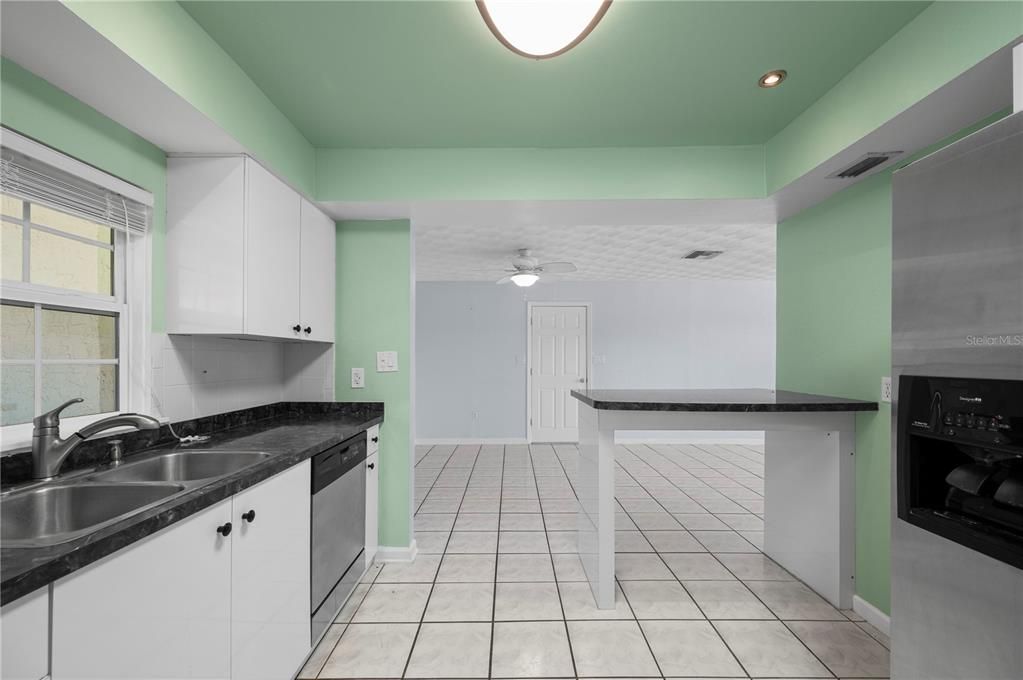 В аренду: $2,200 (3 спален, 2 ванн, 1628 Квадратных фут)