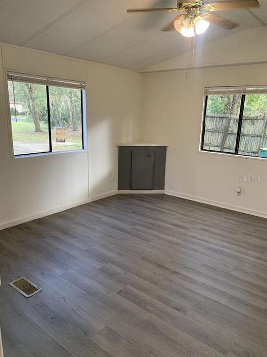 For Sale: $229,000 (2 beds, 2 baths, 930 Square Feet)