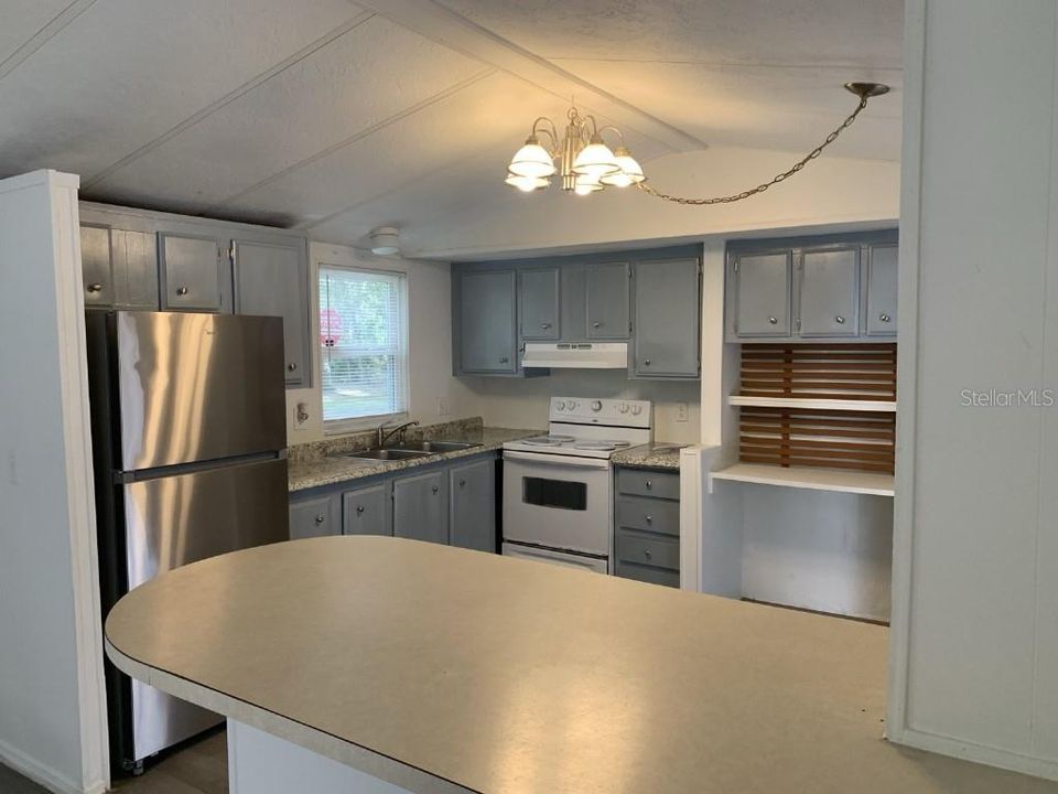 For Sale: $229,000 (2 beds, 2 baths, 930 Square Feet)