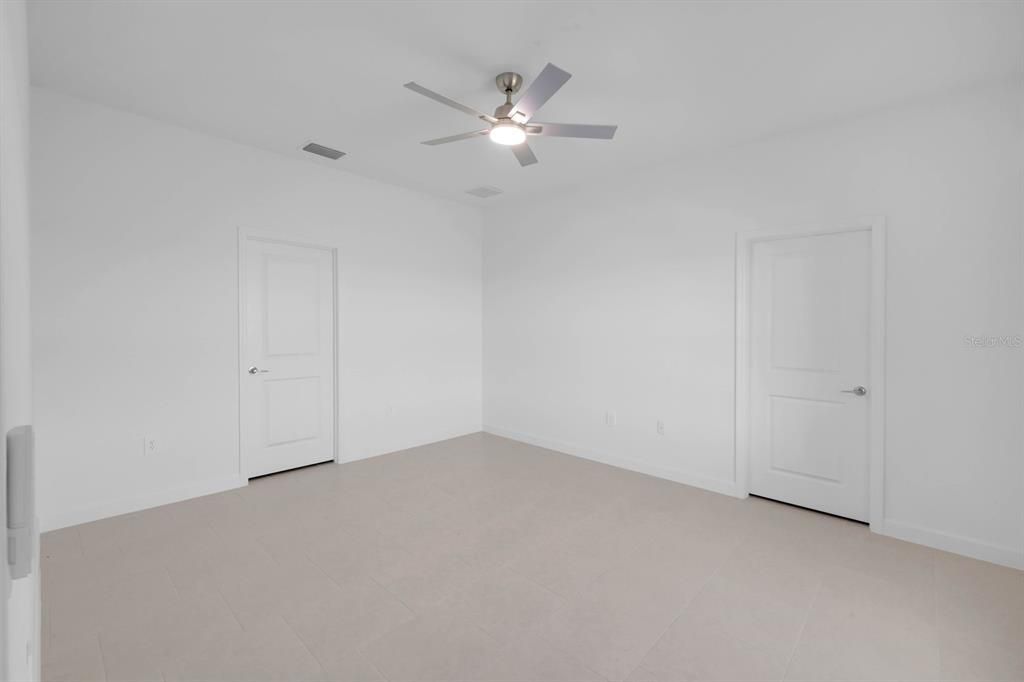 For Rent: $2,400 (4 beds, 2 baths, 2112 Square Feet)