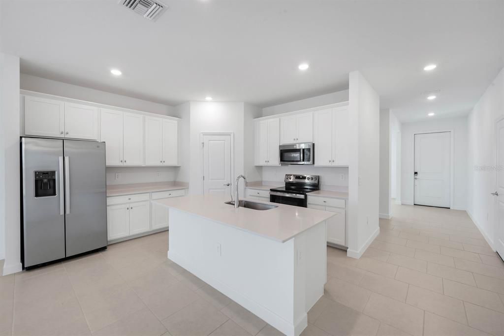 For Rent: $2,400 (4 beds, 2 baths, 2112 Square Feet)