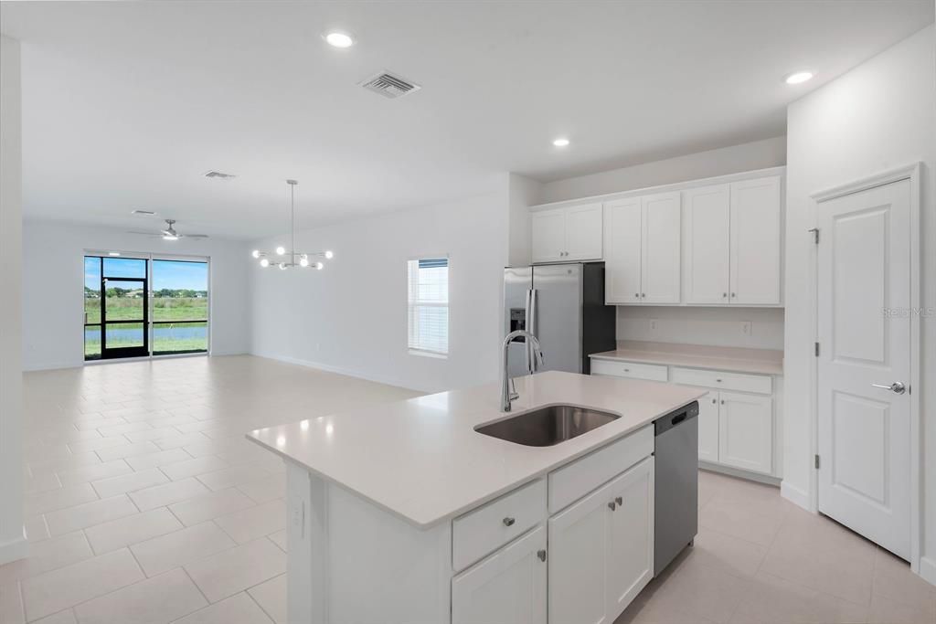 For Rent: $2,400 (4 beds, 2 baths, 2112 Square Feet)