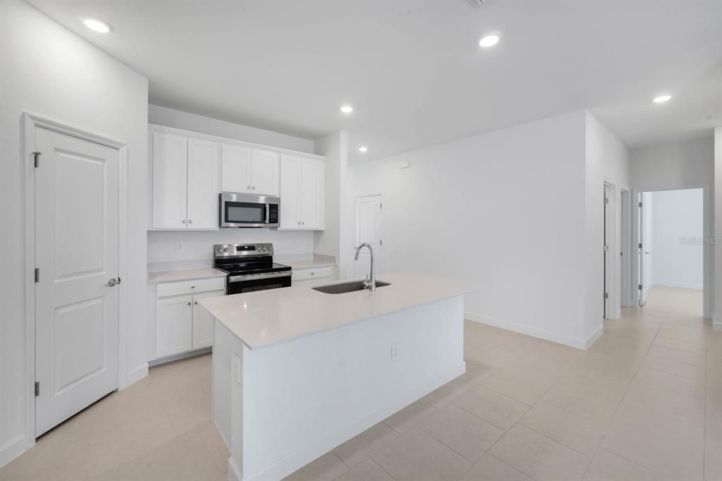 For Rent: $2,400 (4 beds, 2 baths, 2112 Square Feet)