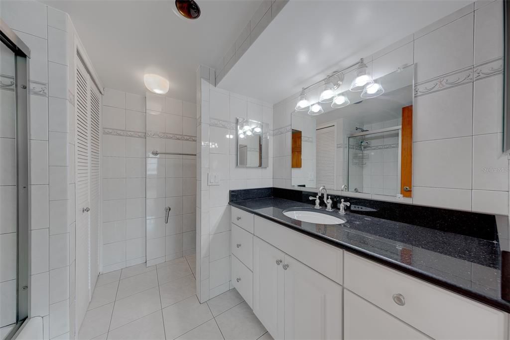 For Rent: $3,200 (2 beds, 2 baths, 1300 Square Feet)