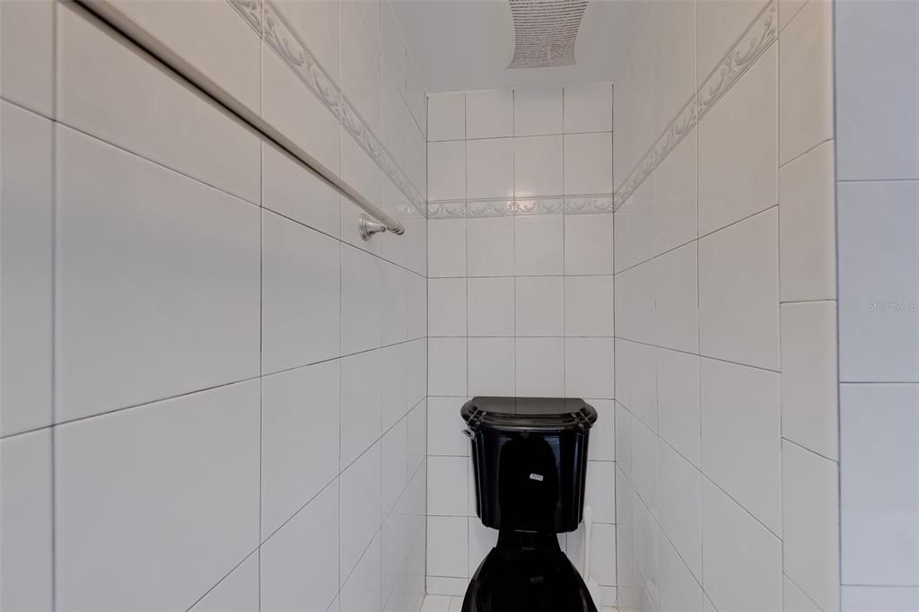 For Rent: $3,200 (2 beds, 2 baths, 1300 Square Feet)