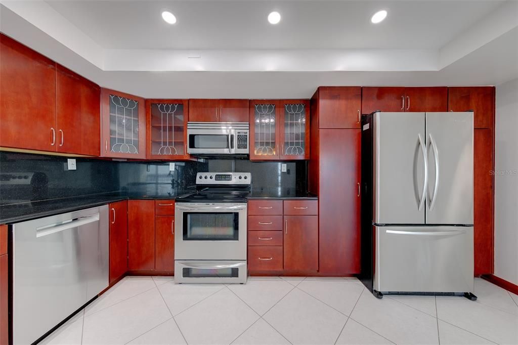 For Rent: $3,200 (2 beds, 2 baths, 1300 Square Feet)