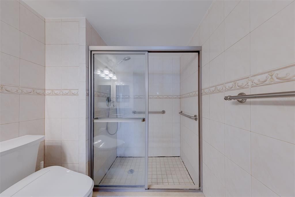 For Rent: $3,200 (2 beds, 2 baths, 1300 Square Feet)