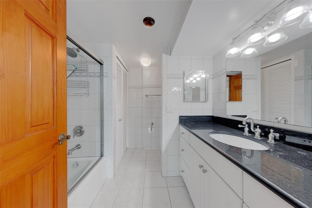 For Rent: $3,200 (2 beds, 2 baths, 1300 Square Feet)