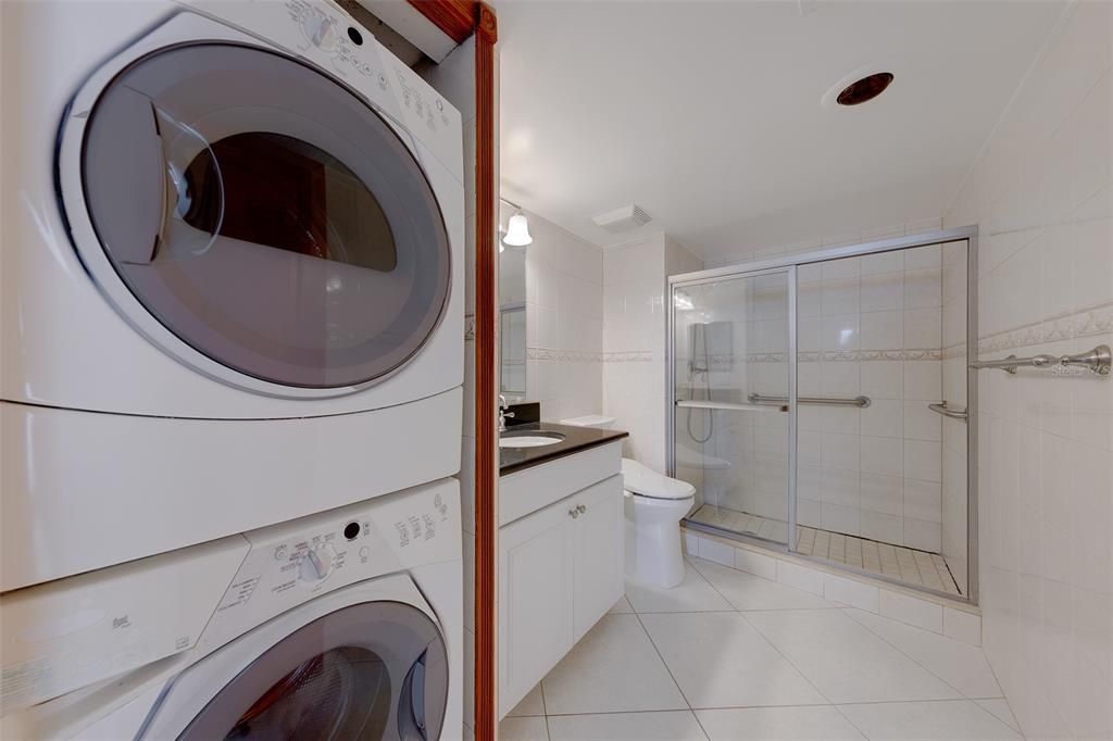 For Rent: $3,200 (2 beds, 2 baths, 1300 Square Feet)