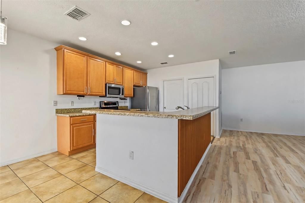 For Sale: $325,000 (3 beds, 2 baths, 1634 Square Feet)