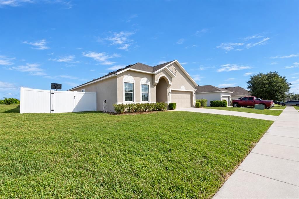 For Sale: $325,000 (3 beds, 2 baths, 1634 Square Feet)