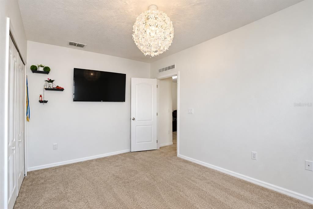 For Sale: $325,000 (3 beds, 2 baths, 1634 Square Feet)