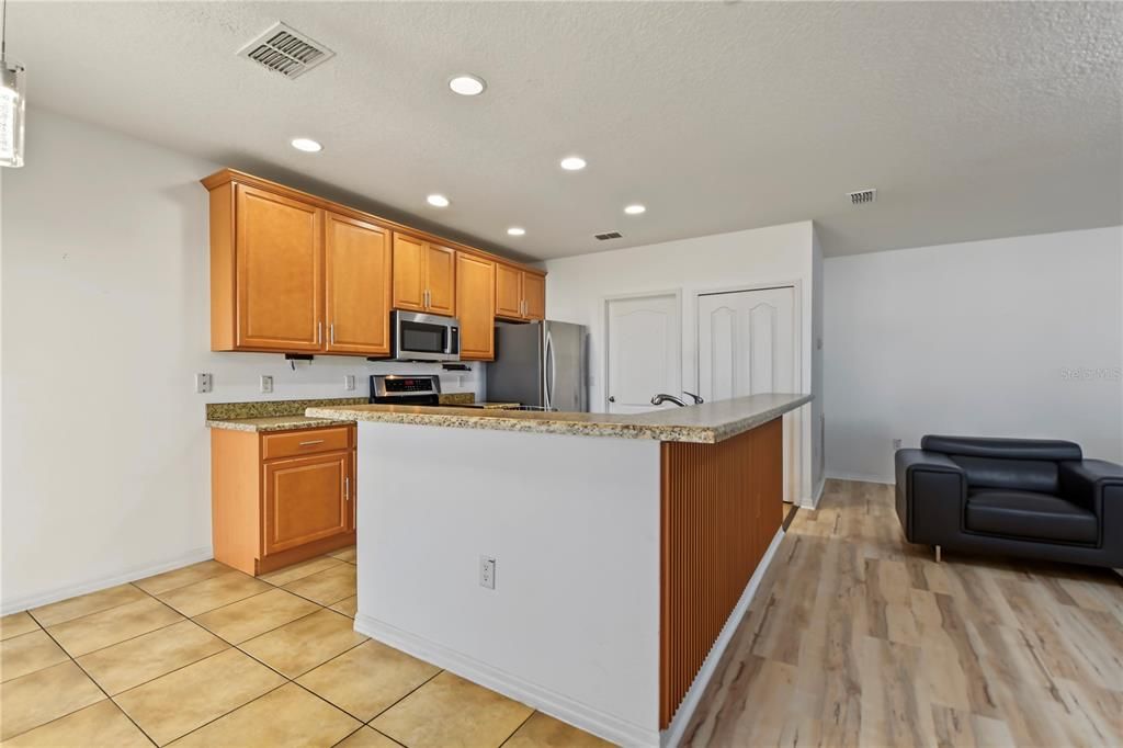 For Sale: $325,000 (3 beds, 2 baths, 1634 Square Feet)