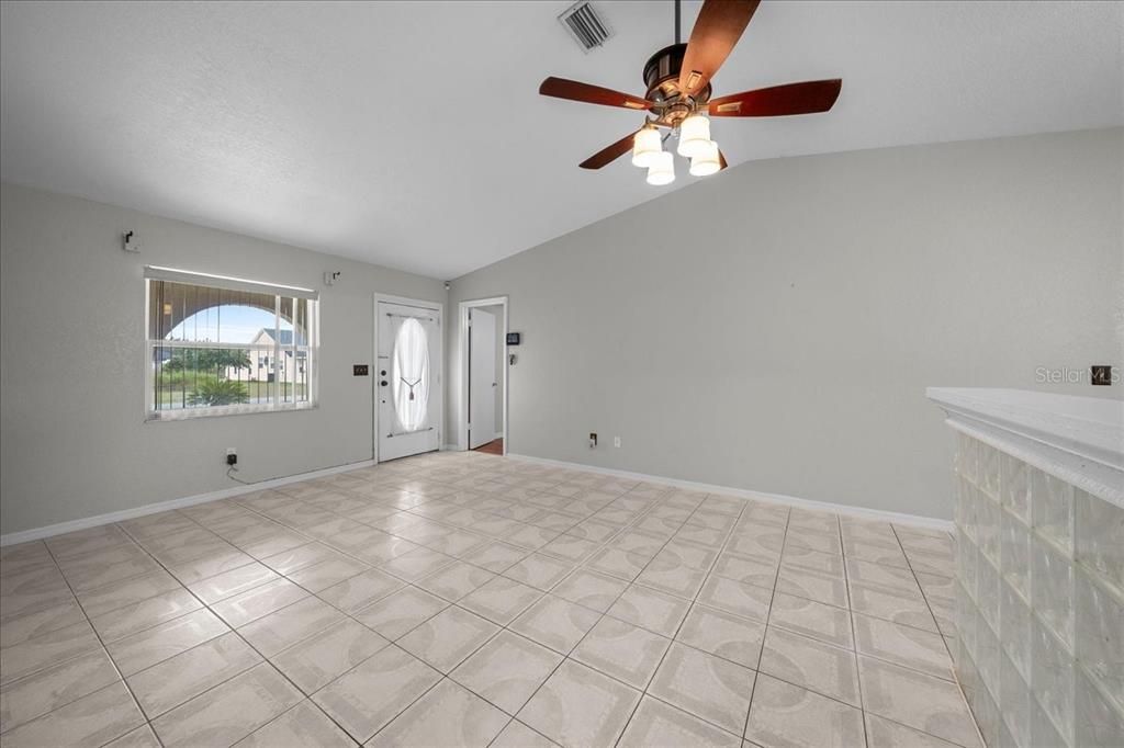 For Rent: $1,695 (3 beds, 2 baths, 1290 Square Feet)