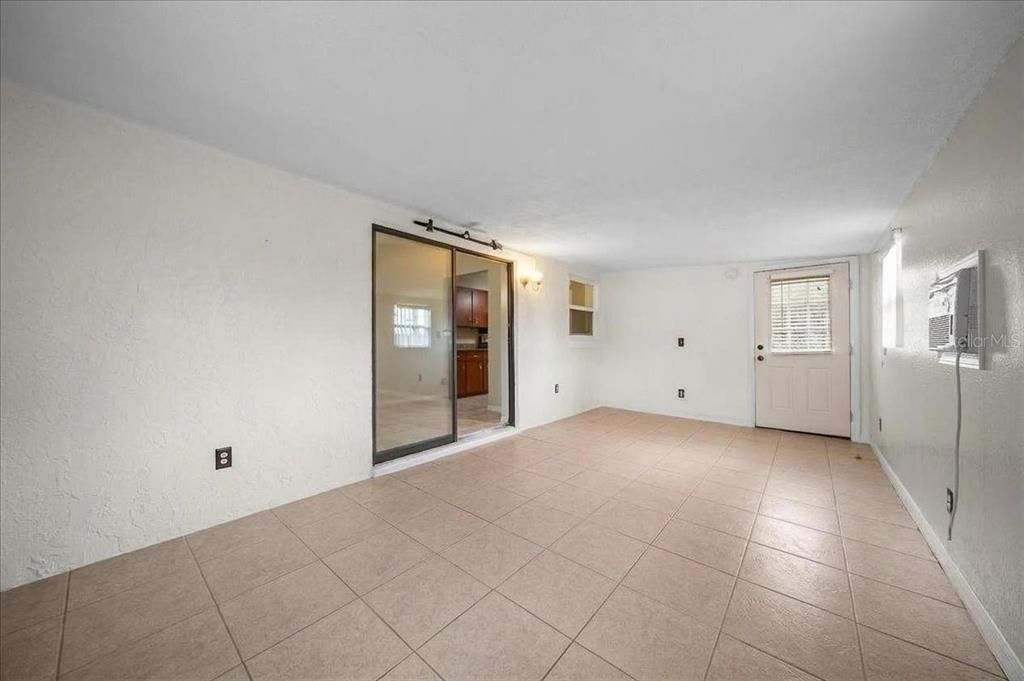 For Rent: $1,695 (3 beds, 2 baths, 1290 Square Feet)