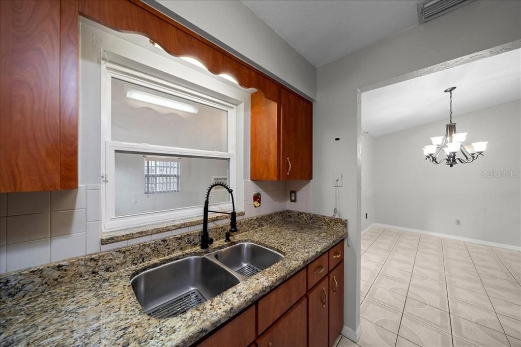 For Rent: $1,695 (3 beds, 2 baths, 1290 Square Feet)
