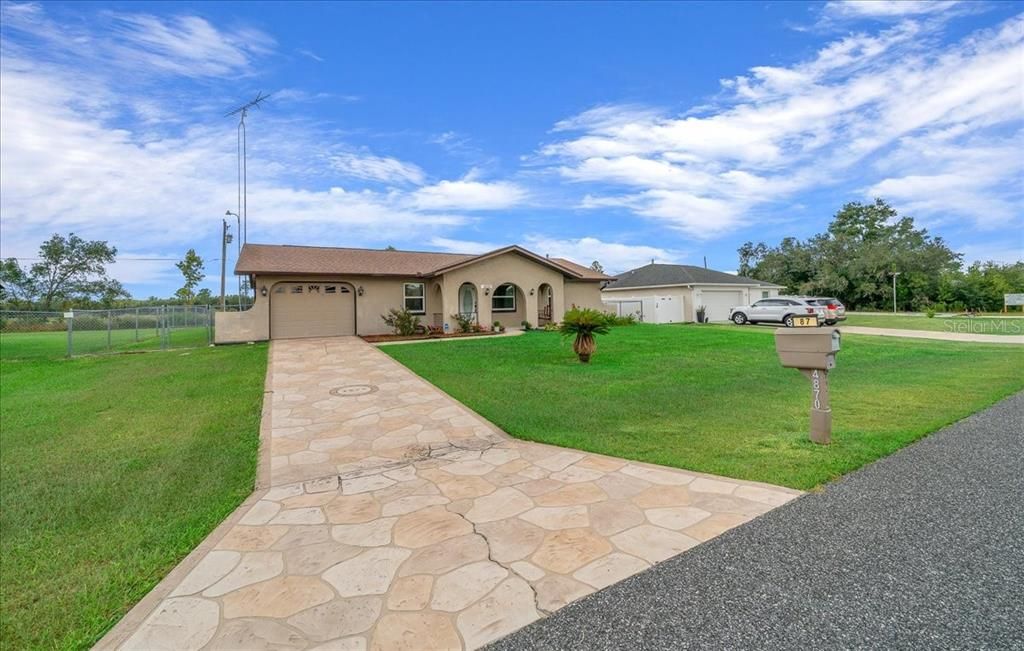 For Rent: $1,695 (3 beds, 2 baths, 1290 Square Feet)