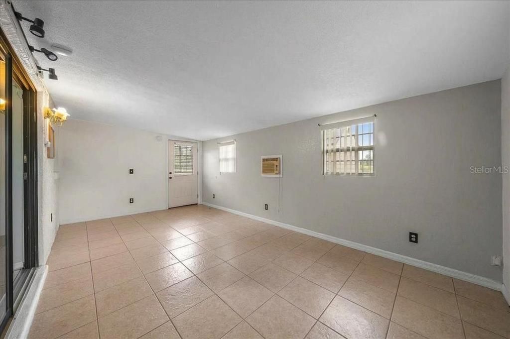 For Rent: $1,695 (3 beds, 2 baths, 1290 Square Feet)