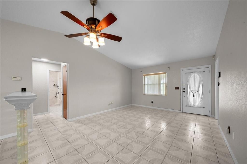 For Rent: $1,695 (3 beds, 2 baths, 1290 Square Feet)