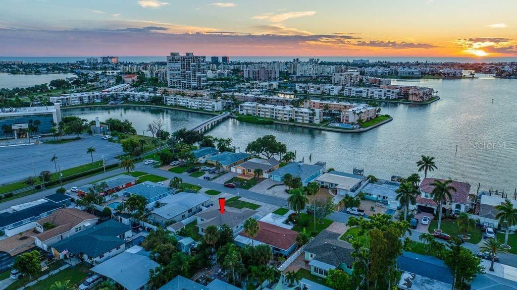 На продажу: $489,000 (2 спален, 2 ванн, 1308 Квадратных фут)